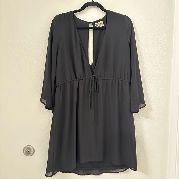 Show Me Your Mumu Black V-Neck Dress size medium flowy bell sleeves waist tie - Picture 1 of 6